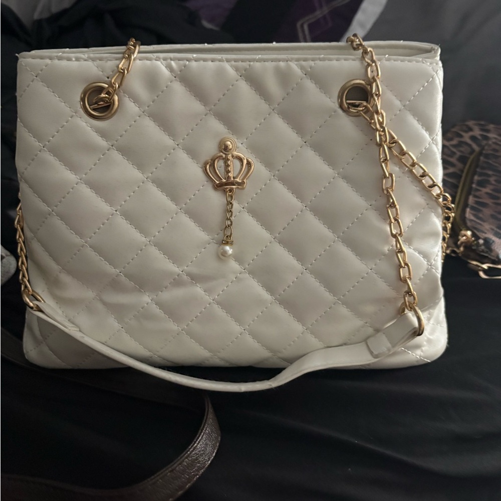 Elegant White Quilted Handbag with Gold Accents